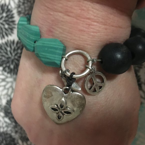 ❤️Fossil Stone Stretch Bracelet - 301 $25 or $20 w/offer - Picture 3 of 3